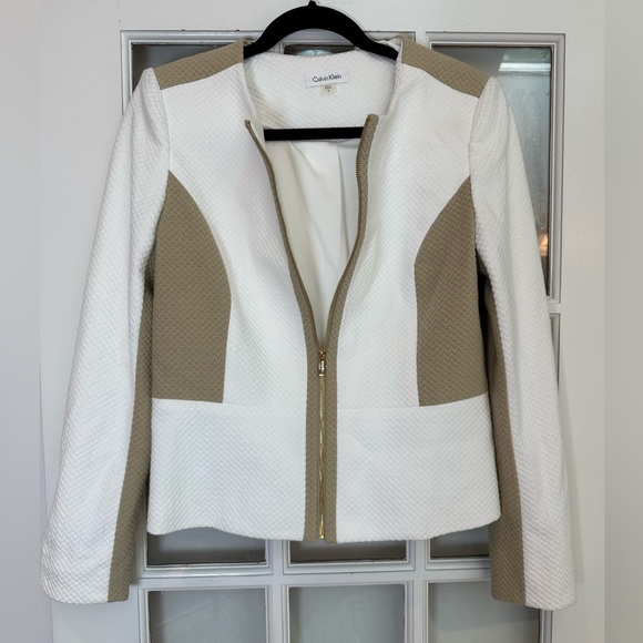 Calvin Klein Jackets & Blazers - Calvin Klein White and Tan Quilted Textured Full Zipper Jacket Women’s Size 8 M